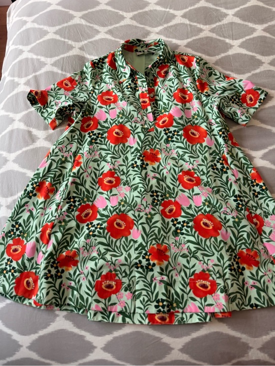 English Factory Dresses & Skirts - English Factory Green Short-Sleeve Dress with Floral Print